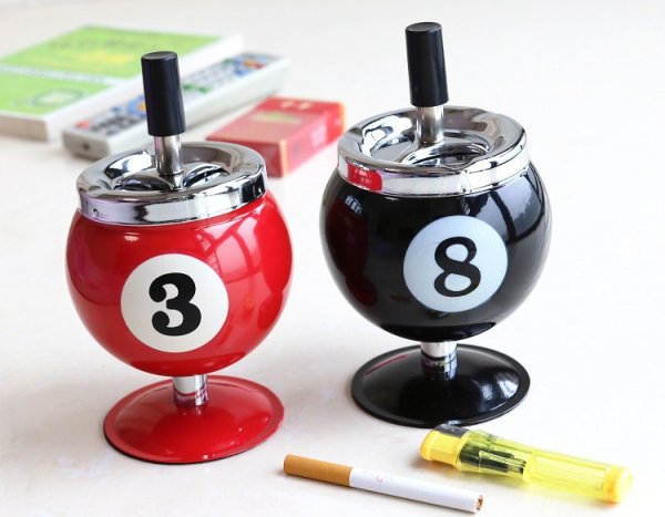 Creative billiards metal ashtray with covered ashtray to prevent fly ash