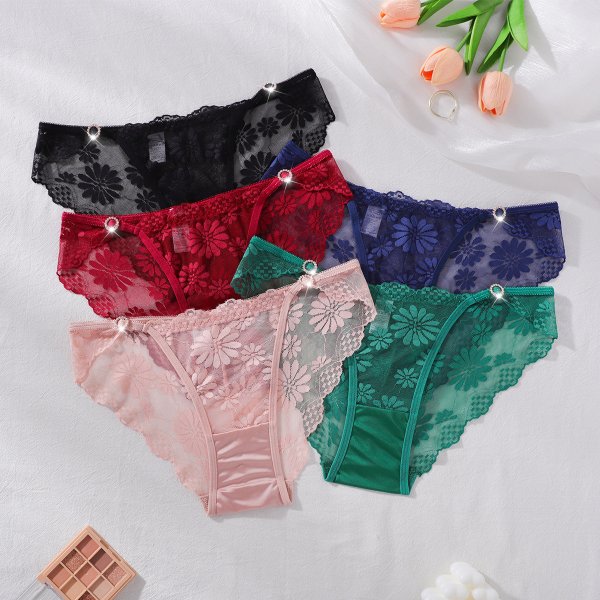 Women's light luxury briefs, featuring sexy lace, breathable lace, thin and smooth, skin-fitting, low-waisted, and half-covered hip