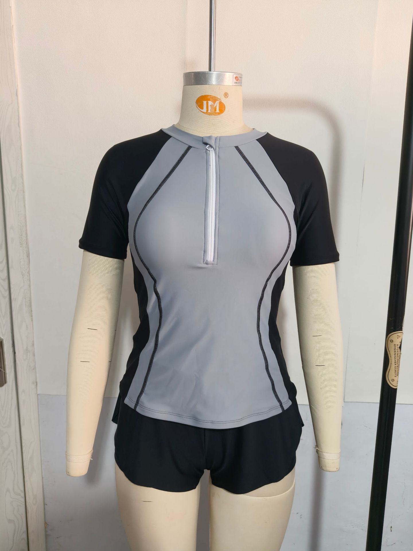 (image for) Women's 2-Piece Short Sleeve Half-Zip Rash Guard Swimsuit Set High Waist Boyshort Padded No Underwire Modest Sporty Sun Protection Surfing Swimwear