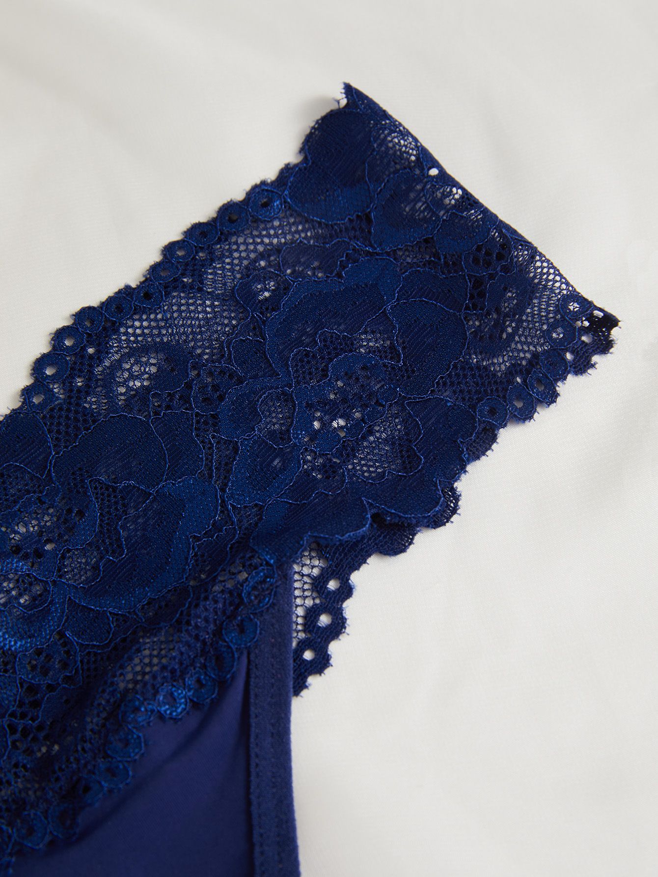 (image for) Women's Wide Scalloped Floral Lace Waist Low Rise Thong Breathable Cotton Gusset Seamless Multi-Color Everyday Intimate Panty